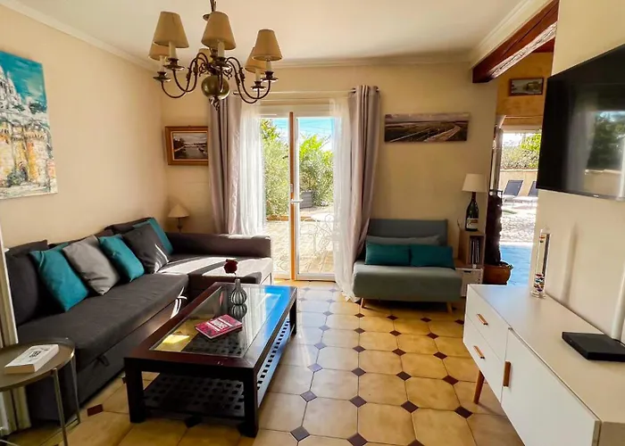 Vacation - Pool - Parking & Charging Station